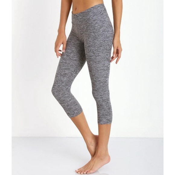Beyond Yoga Pants - Beyond Yoga  Spacedye Walk And Talk Capri Legging Heather Gray Size XXSmall